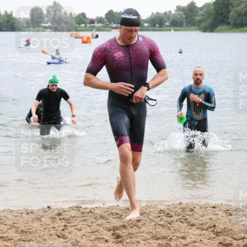 21.06.2025 - 27. Vierlanden-Triathlon Lena Gebhardt http://msf.ph/oto/8042429 15.06.2025 13:20:53 Schwimmen 1238, 1273, 1281, 1300, 1303, 1308 meine-sportfotos.de