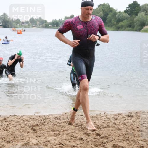 21.06.2025 - 27. Vierlanden-Triathlon Lena Gebhardt http://msf.ph/oto/8042431 15.06.2025 13:20:53 Schwimmen 1238, 1273, 1281, 1300, 1303, 1308 meine-sportfotos.de