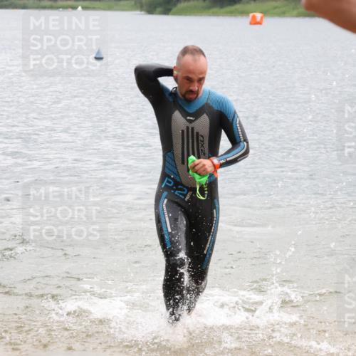 21.06.2025 - 27. Vierlanden-Triathlon Lena Gebhardt http://msf.ph/oto/8042435 15.06.2025 13:20:54 Schwimmen 1238, 1273, 1281, 1300, 1303, 1308 meine-sportfotos.de