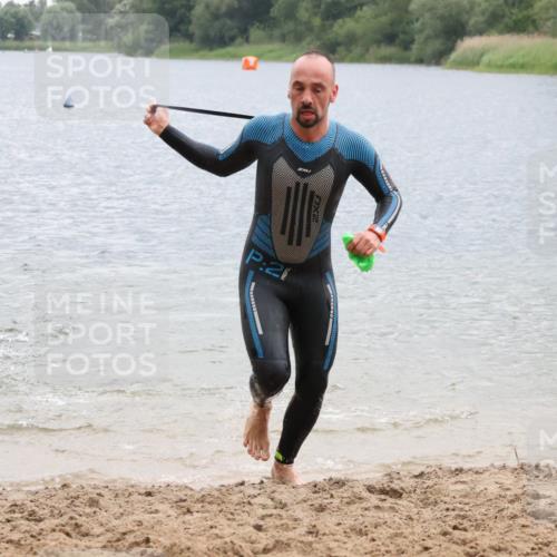 21.06.2025 - 27. Vierlanden-Triathlon Lena Gebhardt http://msf.ph/oto/8042441 15.06.2025 13:20:55 Schwimmen 1238, 1273, 1281, 1300, 1303, 1308 meine-sportfotos.de