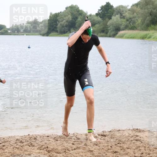 21.06.2025 - 27. Vierlanden-Triathlon Lena Gebhardt http://msf.ph/oto/8042454 15.06.2025 13:20:58 Schwimmen 1238, 1265, 1272, 1273, 1281, 1300, 1303, 1308 meine-sportfotos.de