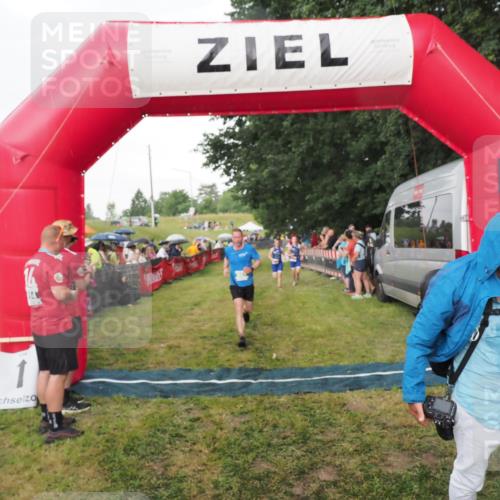 21.06.2025 - 27. Vierlanden-Triathlon MichiJ http://msf.ph/oto/8042464 15.06.2026 13:34:56 Ziel 967, 1085, 1086, 1087 meine-sportfotos.de
