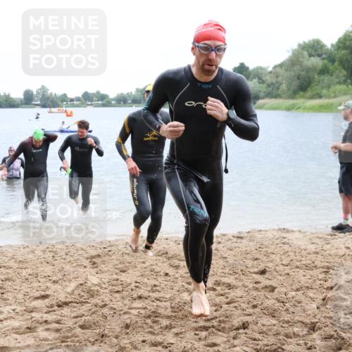 21.06.2025 - 27. Vierlanden-Triathlon Lena Gebhardt http://msf.ph/oto/8042470 15.06.2025 13:21:02 Schwimmen 1238, 1265, 1272, 1273, 1299, 1300, 1303, 1308 meine-sportfotos.de