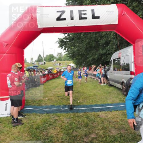 21.06.2025 - 27. Vierlanden-Triathlon MichiJ http://msf.ph/oto/8042471 15.06.2026 13:34:56 Ziel 967, 1085, 1086, 1087 meine-sportfotos.de