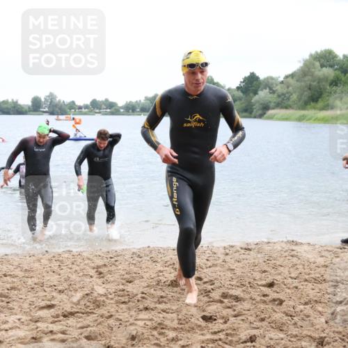 21.06.2025 - 27. Vierlanden-Triathlon Lena Gebhardt http://msf.ph/oto/8042474 15.06.2025 13:21:03 Schwimmen 1238, 1265, 1272, 1273, 1299, 1300, 1303, 1308 meine-sportfotos.de