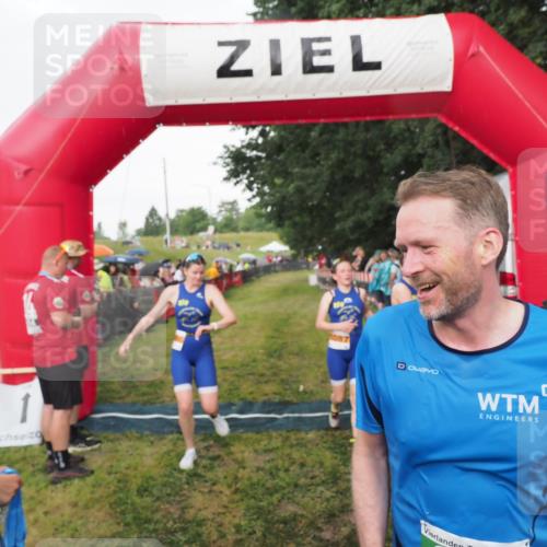21.06.2025 - 27. Vierlanden-Triathlon MichiJ http://msf.ph/oto/8042488 15.06.2026 13:34:58 Ziel 967, 1085, 1086, 1087 meine-sportfotos.de
