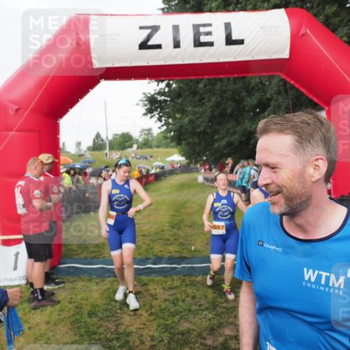 21.06.2025 - 27. Vierlanden-Triathlon MichiJ http://msf.ph/oto/8042490 15.06.2026 13:34:58 Ziel 967, 1085, 1086, 1087 meine-sportfotos.de