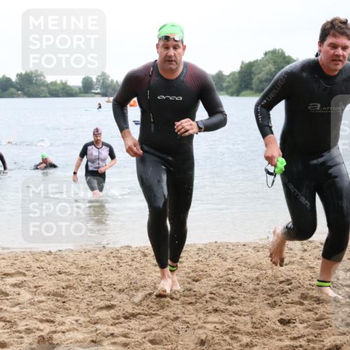 21.06.2025 - 27. Vierlanden-Triathlon Lena Gebhardt http://msf.ph/oto/8042491 15.06.2025 13:21:06 Schwimmen 1265, 1272, 1273, 1299, 1303, 1308 meine-sportfotos.de