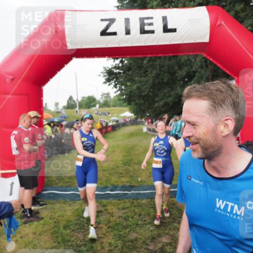 21.06.2025 - 27. Vierlanden-Triathlon MichiJ http://msf.ph/oto/8042492 15.06.2026 13:34:59 Ziel 967, 1085, 1086, 1087 meine-sportfotos.de