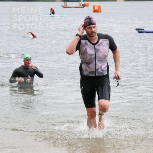 21.06.2025 - 27. Vierlanden-Triathlon Lena Gebhardt http://msf.ph/oto/8042495 15.06.2025 13:21:09 Schwimmen 1233, 1265, 1272, 1273, 1295, 1299, 1303 meine-sportfotos.de