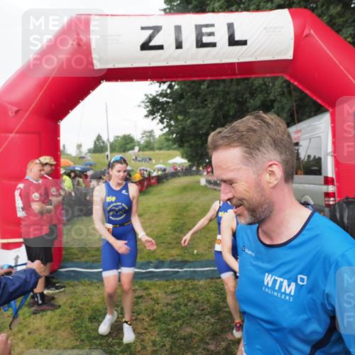 21.06.2025 - 27. Vierlanden-Triathlon MichiJ http://msf.ph/oto/8042496 15.06.2026 13:34:59 Ziel 967, 1085, 1086, 1087 meine-sportfotos.de