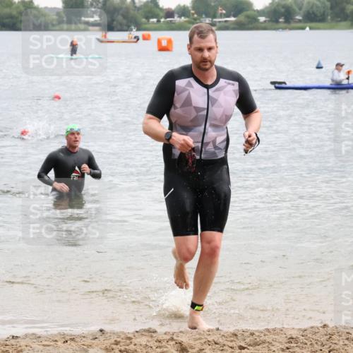 21.06.2025 - 27. Vierlanden-Triathlon Lena Gebhardt http://msf.ph/oto/8042497 15.06.2025 13:21:09 Schwimmen 1233, 1265, 1272, 1273, 1295, 1299, 1303 meine-sportfotos.de