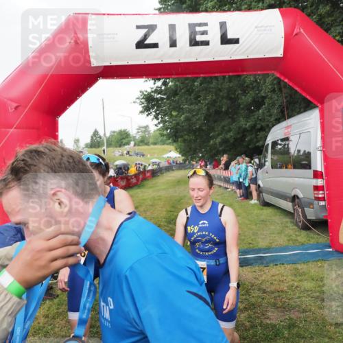 21.06.2025 - 27. Vierlanden-Triathlon MichiJ http://msf.ph/oto/8042507 15.06.2026 13:35:00 Ziel 967, 1085, 1086, 1087 meine-sportfotos.de