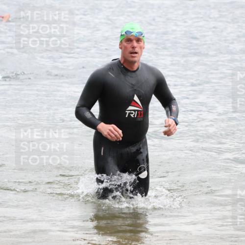 21.06.2025 - 27. Vierlanden-Triathlon Lena Gebhardt http://msf.ph/oto/8042509 15.06.2025 13:21:13 Schwimmen 1233, 1265, 1272, 1295, 1299 meine-sportfotos.de