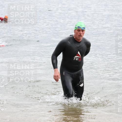 21.06.2025 - 27. Vierlanden-Triathlon Lena Gebhardt http://msf.ph/oto/8042513 15.06.2025 13:21:14 Schwimmen 1233, 1265, 1272, 1295, 1299 meine-sportfotos.de