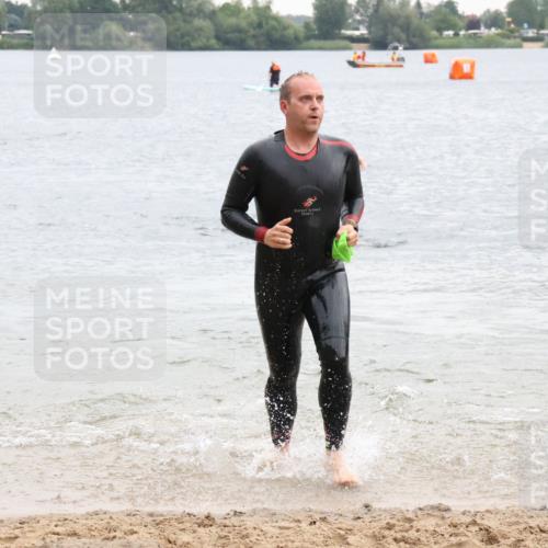 21.06.2025 - 27. Vierlanden-Triathlon Lena Gebhardt http://msf.ph/oto/8042515 15.06.2025 13:21:15 Schwimmen 1233, 1265, 1272, 1295, 1299 meine-sportfotos.de