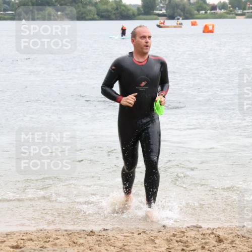 21.06.2025 - 27. Vierlanden-Triathlon Lena Gebhardt http://msf.ph/oto/8042517 15.06.2025 13:21:15 Schwimmen 1233, 1265, 1272, 1295, 1299 meine-sportfotos.de