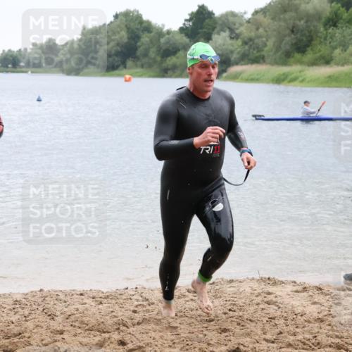 21.06.2025 - 27. Vierlanden-Triathlon Lena Gebhardt http://msf.ph/oto/8042523 15.06.2025 13:21:17 Schwimmen 1233, 1295, 1299 meine-sportfotos.de