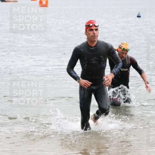 21.06.2025 - 27. Vierlanden-Triathlon Lena Gebhardt http://msf.ph/oto/8042541 15.06.2025 13:21:27 Schwimmen 1233, 1242, 1295, 1310 meine-sportfotos.de