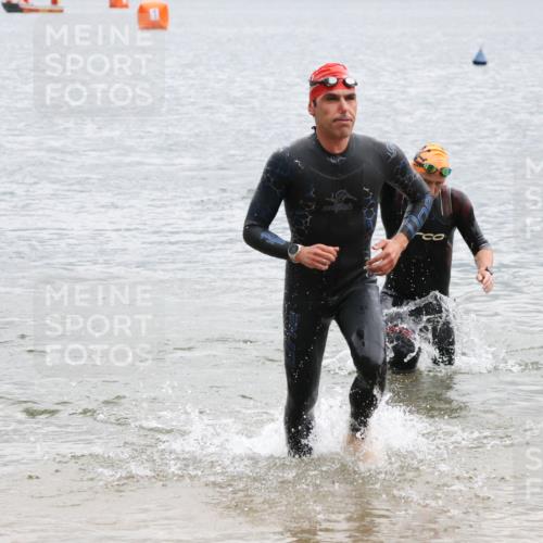 21.06.2025 - 27. Vierlanden-Triathlon Lena Gebhardt http://msf.ph/oto/8042543 15.06.2025 13:21:27 Schwimmen 1233, 1242, 1295, 1310 meine-sportfotos.de