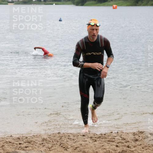 21.06.2025 - 27. Vierlanden-Triathlon Lena Gebhardt http://msf.ph/oto/8042559 15.06.2025 13:21:31 Schwimmen 1242, 1310 meine-sportfotos.de