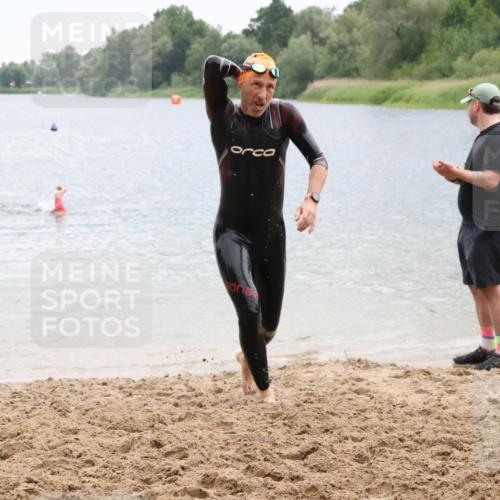 21.06.2025 - 27. Vierlanden-Triathlon Lena Gebhardt http://msf.ph/oto/8042564 15.06.2025 13:21:32 Schwimmen 1242, 1310 meine-sportfotos.de