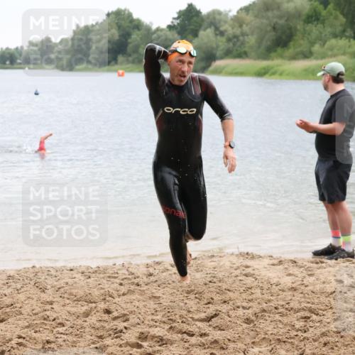 21.06.2025 - 27. Vierlanden-Triathlon Lena Gebhardt http://msf.ph/oto/8042566 15.06.2025 13:21:32 Schwimmen 1242, 1310 meine-sportfotos.de