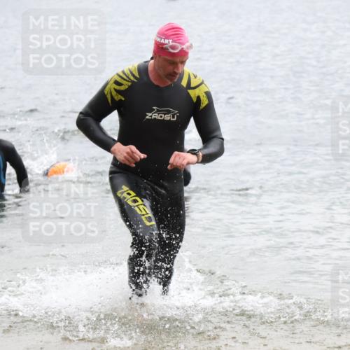 21.06.2025 - 27. Vierlanden-Triathlon Lena Gebhardt http://msf.ph/oto/8042571 15.06.2025 13:21:39 Schwimmen 1242, 1252, 1298, 1310 meine-sportfotos.de
