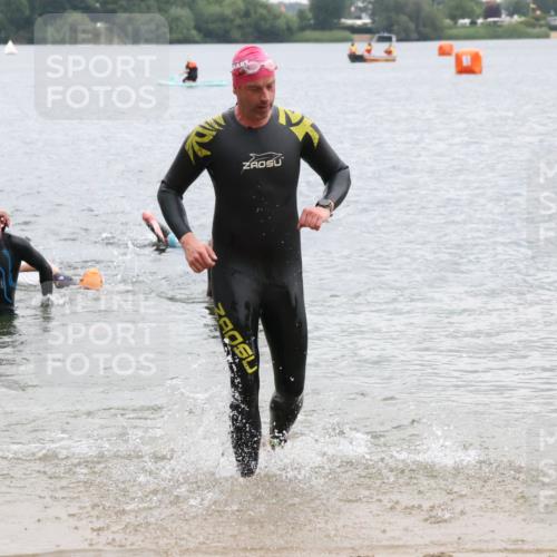 21.06.2025 - 27. Vierlanden-Triathlon Lena Gebhardt http://msf.ph/oto/8042575 15.06.2025 13:21:40 Schwimmen 1242, 1252, 1298, 1310 meine-sportfotos.de