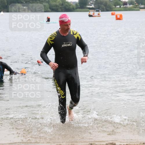 21.06.2025 - 27. Vierlanden-Triathlon Lena Gebhardt http://msf.ph/oto/8042577 15.06.2025 13:21:40 Schwimmen 1242, 1252, 1298, 1310 meine-sportfotos.de