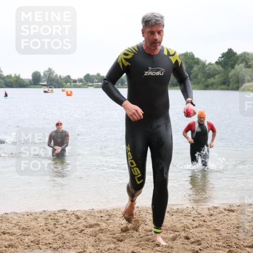 21.06.2025 - 27. Vierlanden-Triathlon Lena Gebhardt http://msf.ph/oto/8042584 15.06.2025 13:21:44 Schwimmen 1244, 1252, 1255, 1298 meine-sportfotos.de