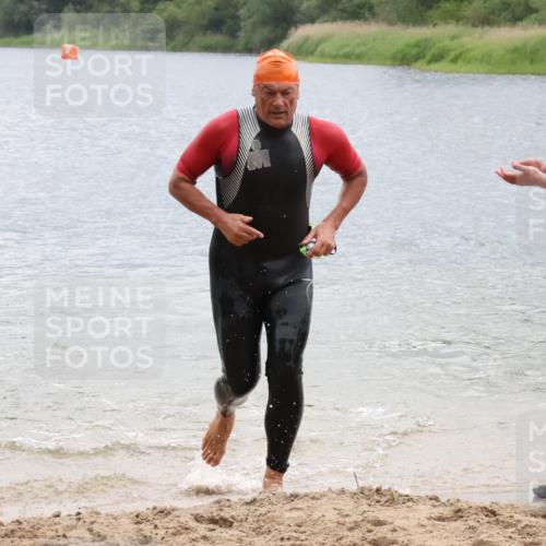 21.06.2025 - 27. Vierlanden-Triathlon Lena Gebhardt http://msf.ph/oto/8042589 15.06.2025 13:21:47 Schwimmen 1244, 1252, 1255, 1270, 1291, 1298, 1313 meine-sportfotos.de