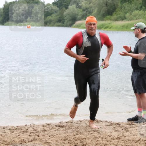 21.06.2025 - 27. Vierlanden-Triathlon Lena Gebhardt http://msf.ph/oto/8042593 15.06.2025 13:21:47 Schwimmen 1244, 1252, 1255, 1270, 1291, 1298, 1313 meine-sportfotos.de
