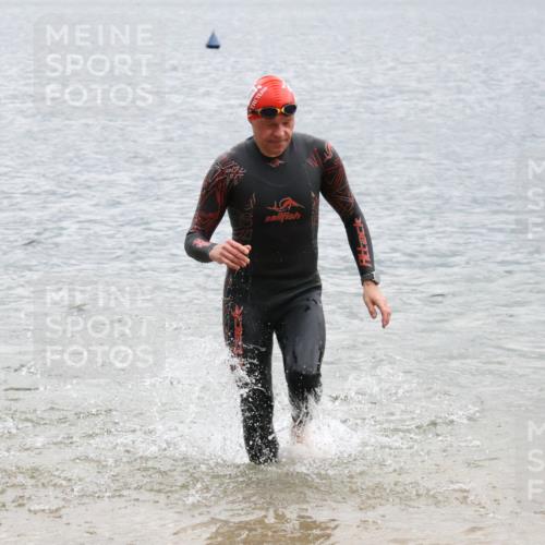 21.06.2025 - 27. Vierlanden-Triathlon Lena Gebhardt http://msf.ph/oto/8042601 15.06.2025 13:21:49 Schwimmen 1244, 1252, 1255, 1270, 1291, 1298, 1313 meine-sportfotos.de