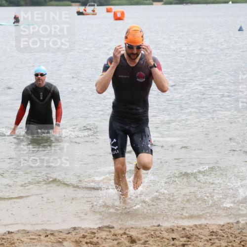 21.06.2025 - 27. Vierlanden-Triathlon Lena Gebhardt http://msf.ph/oto/8042607 15.06.2025 13:21:50 Schwimmen 1244, 1252, 1255, 1270, 1291, 1298, 1313 meine-sportfotos.de