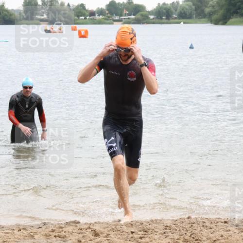 21.06.2025 - 27. Vierlanden-Triathlon Lena Gebhardt http://msf.ph/oto/8042611 15.06.2025 13:21:50 Schwimmen 1244, 1252, 1255, 1270, 1291, 1298, 1313 meine-sportfotos.de
