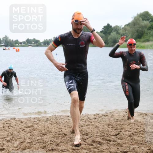 21.06.2025 - 27. Vierlanden-Triathlon Lena Gebhardt http://msf.ph/oto/8042613 15.06.2025 13:21:52 Schwimmen 1244, 1252, 1255, 1270, 1271, 1276, 1291, 1298, 1313 meine-sportfotos.de