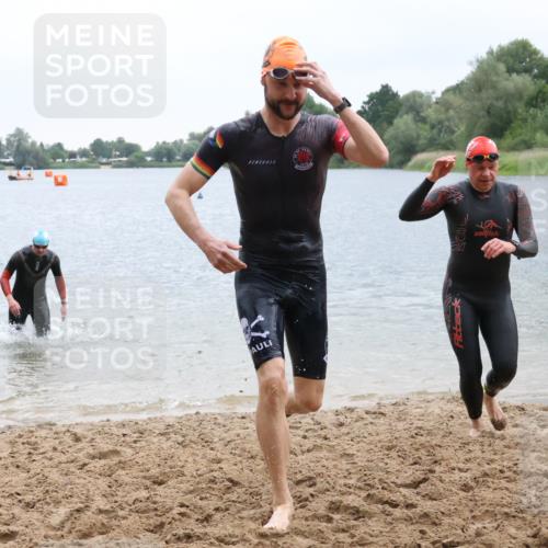 21.06.2025 - 27. Vierlanden-Triathlon Lena Gebhardt http://msf.ph/oto/8042615 15.06.2025 13:21:52 Schwimmen 1244, 1252, 1255, 1270, 1271, 1276, 1291, 1298, 1313 meine-sportfotos.de