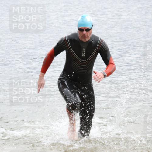21.06.2025 - 27. Vierlanden-Triathlon Lena Gebhardt http://msf.ph/oto/8042618 15.06.2025 13:21:53 Schwimmen 1244, 1252, 1255, 1258, 1270, 1271, 1276, 1291, 1294, 1298, 1313 meine-sportfotos.de