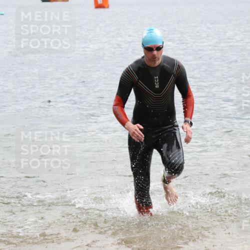 21.06.2025 - 27. Vierlanden-Triathlon Lena Gebhardt http://msf.ph/oto/8042620 15.06.2025 13:21:53 Schwimmen 1244, 1252, 1255, 1258, 1270, 1271, 1276, 1291, 1294, 1298, 1313 meine-sportfotos.de