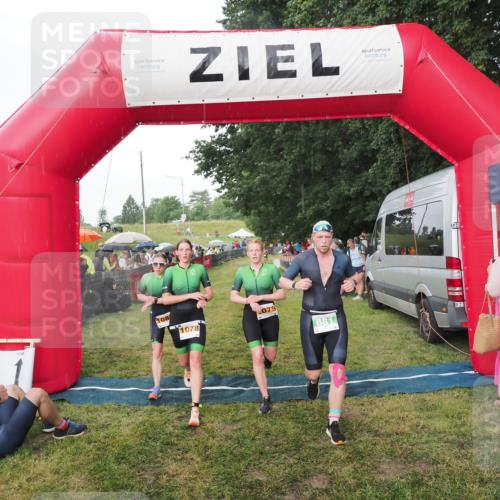 21.06.2025 - 27. Vierlanden-Triathlon MichiJ http://msf.ph/oto/8042621 15.06.2026 13:36:15 Ziel 681, 1078, 1079, 1080 meine-sportfotos.de