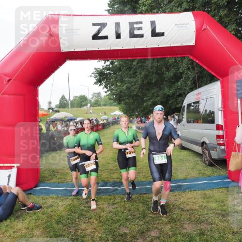 21.06.2025 - 27. Vierlanden-Triathlon MichiJ http://msf.ph/oto/8042623 15.06.2026 13:36:15 Ziel 681, 1078, 1079, 1080 meine-sportfotos.de