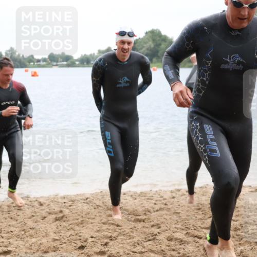 21.06.2025 - 27. Vierlanden-Triathlon Lena Gebhardt http://msf.ph/oto/8042681 15.06.2025 13:22:03 Schwimmen 1231, 1236, 1251, 1258, 1263, 1270, 1271, 1274, 1276, 1291, 1294, 1313 meine-sportfotos.de