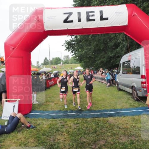 21.06.2025 - 27. Vierlanden-Triathlon MichiJ http://msf.ph/oto/8042682 15.06.2026 13:36:56 Ziel 921, 1090, 1091, 1092 meine-sportfotos.de