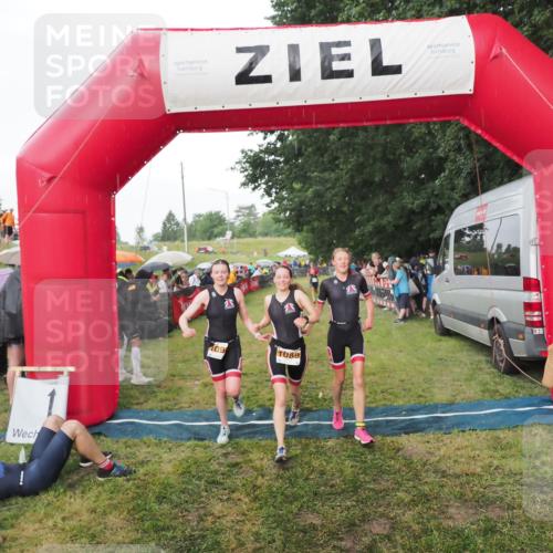 21.06.2025 - 27. Vierlanden-Triathlon MichiJ http://msf.ph/oto/8042689 15.06.2026 13:36:56 Ziel 921, 1090, 1091, 1092 meine-sportfotos.de