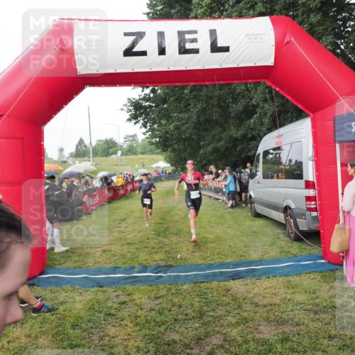 21.06.2025 - 27. Vierlanden-Triathlon MichiJ http://msf.ph/oto/8042713 15.06.2026 13:37:00 Ziel 212, 921, 1090, 1091, 1092 meine-sportfotos.de