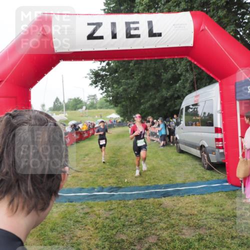 21.06.2025 - 27. Vierlanden-Triathlon MichiJ http://msf.ph/oto/8042717 15.06.2026 13:37:00 Ziel 212, 921, 1090, 1091, 1092 meine-sportfotos.de