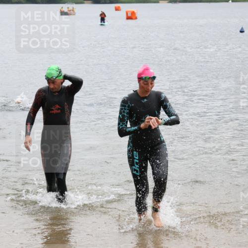 21.06.2025 - 27. Vierlanden-Triathlon Lena Gebhardt http://msf.ph/oto/8042756 15.06.2025 13:22:21 Schwimmen 1232, 1239, 1246, 1274, 1275, 1302, 1316 meine-sportfotos.de