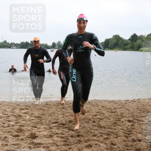 21.06.2025 - 27. Vierlanden-Triathlon Lena Gebhardt http://msf.ph/oto/8042773 15.06.2025 13:22:24 Schwimmen 1232, 1239, 1246, 1275, 1302, 1316 meine-sportfotos.de