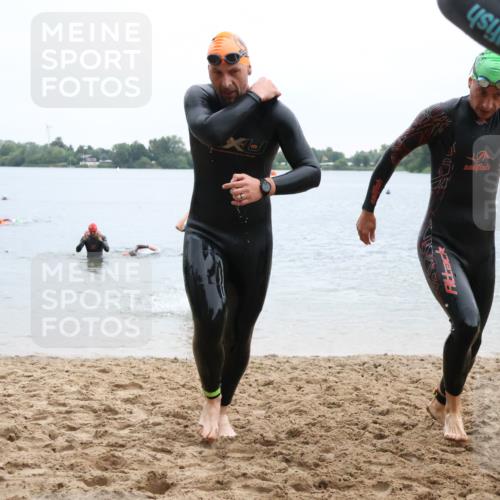 21.06.2025 - 27. Vierlanden-Triathlon Lena Gebhardt http://msf.ph/oto/8042775 15.06.2025 13:22:25 Schwimmen 1232, 1246, 1302, 1316 meine-sportfotos.de